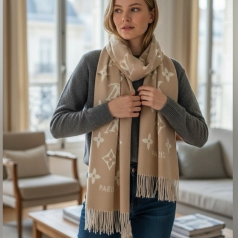 NWT! NEW! AUTHENTICATED LOUIS VUITTON M76067 Reykjavik Scarf SHAWL 100% CASHMERE - Picture 4 of 16